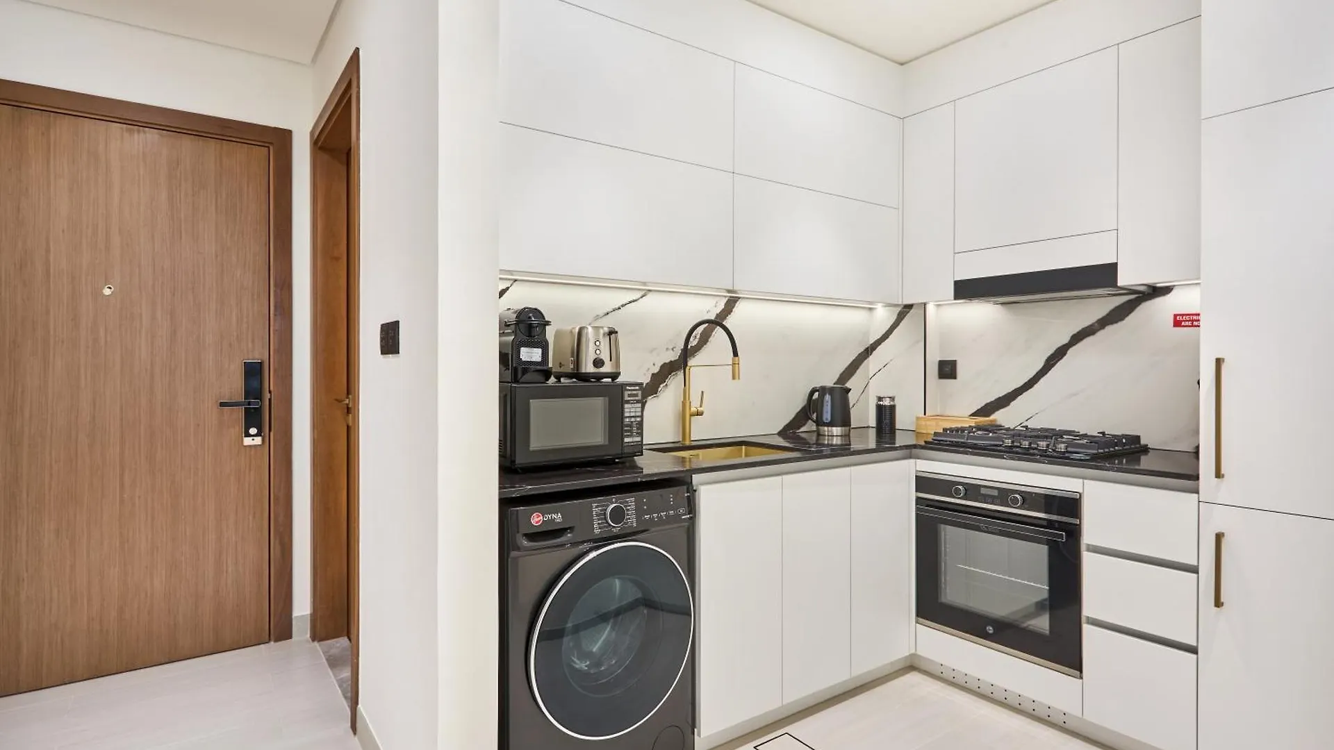 Aesthetic Studio With Private Jacuzzi! Dubai