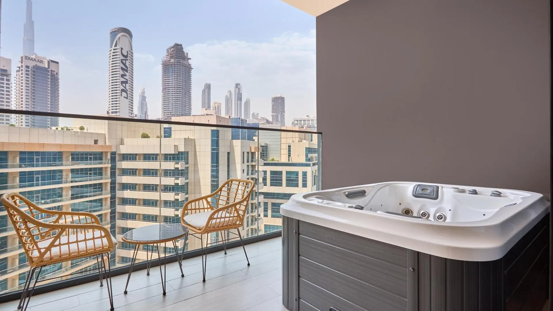 Aesthetic Studio With Private Jacuzzi! Dubai